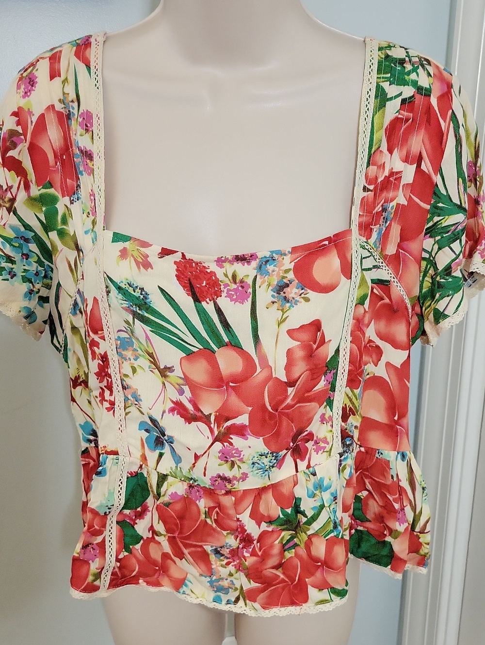 Buffalo David Bitton Square-Neck Pulmeria Solen Cream & Red Floral Top NWT Sz L
